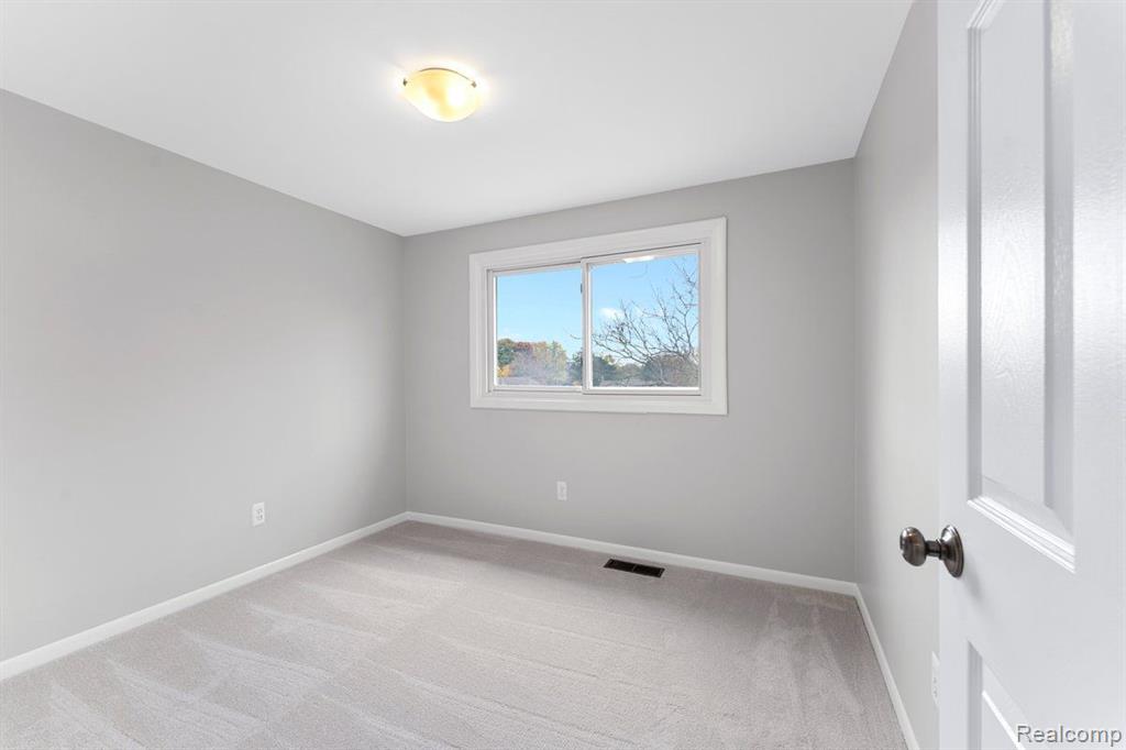 42275 CHATTERTON Court, Northville, MI 48168 — Photo 33