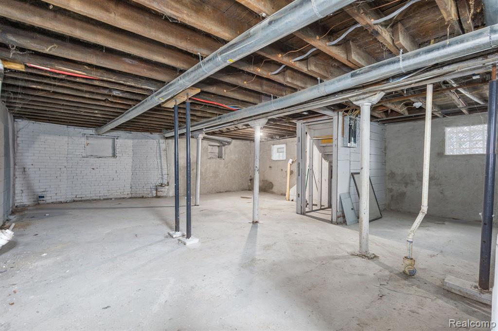 574 MELBOURNE Street, Detroit, MI 48202 — Photo 18