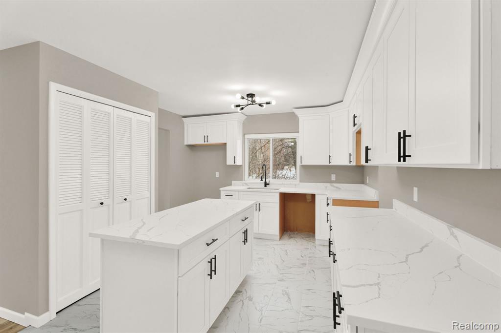 7820 Rampart Trail, Waterford, MI 48327 — Photo 23