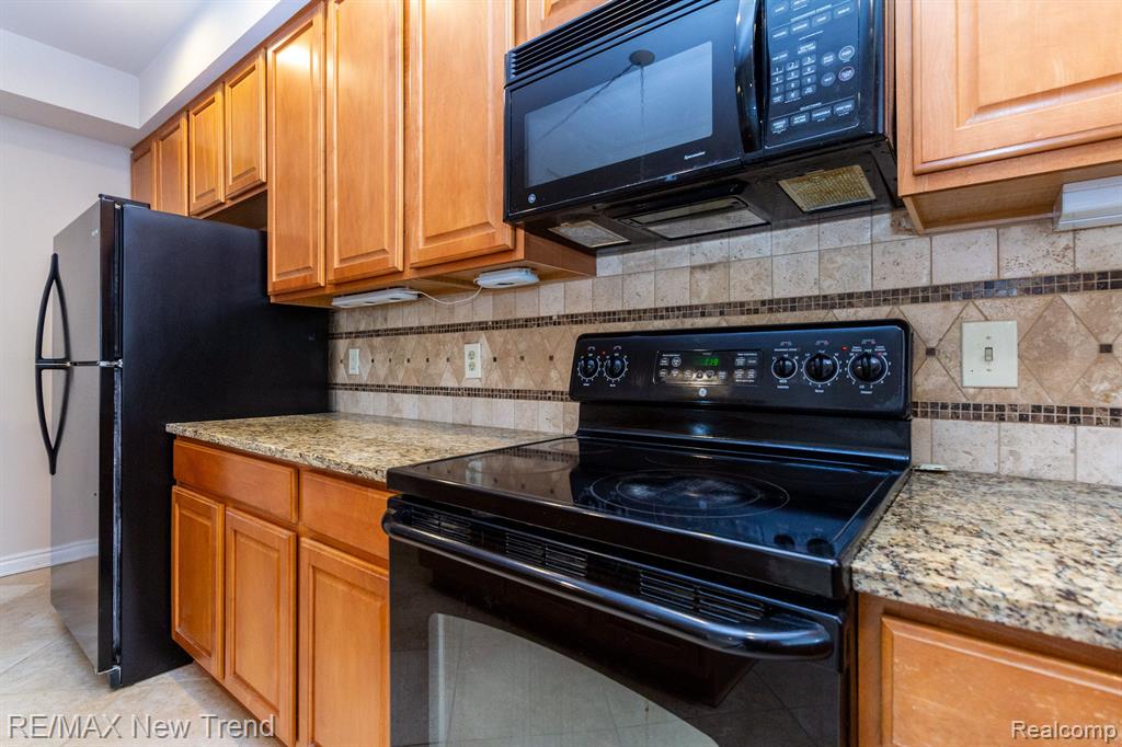 29319 DOUGLAS Drive, Novi, MI 48377 — Photo 13
