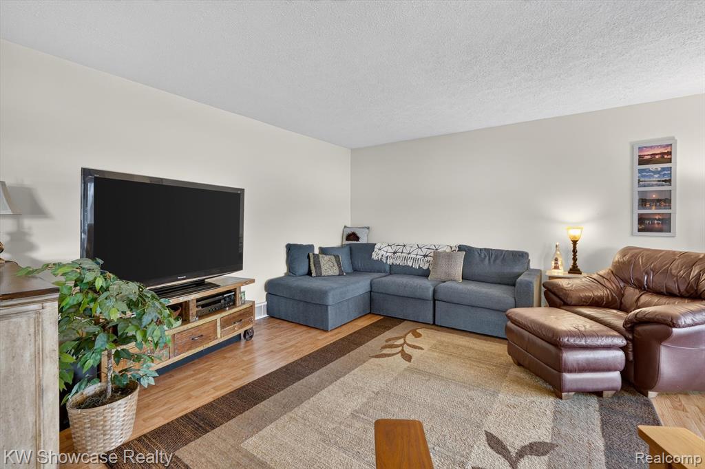 5854 Bullard Road, Fenton, MI 48430 — Photo 6