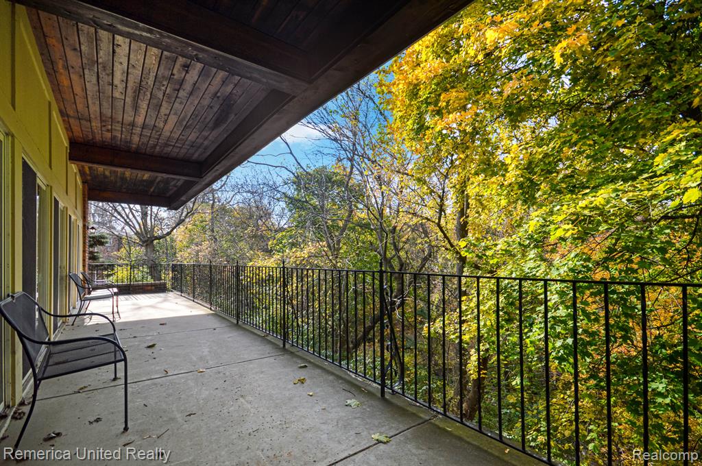 31831 Grand River Avenue, 39, Farmington, MI 48336 — Photo 16