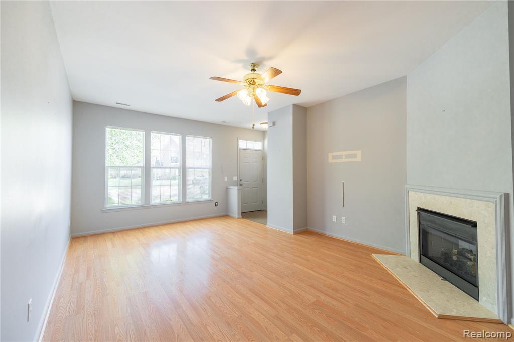 23030 Williamsburg Circle, 15, Woodhaven, MI 48183 — Photo 3