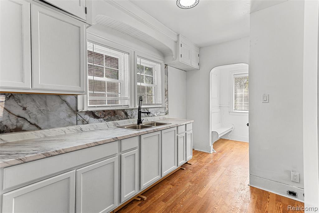 4827 GRAY Street, Detroit, MI 48215 — Photo 12