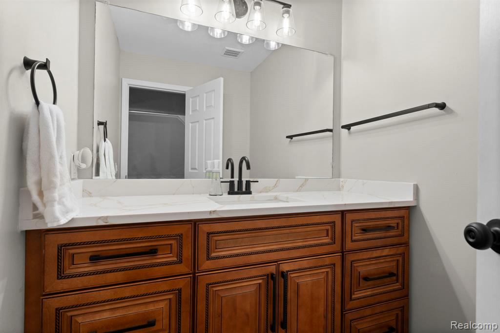 35375 Blue Spruce Drive, Farmington Hills, MI 48335 — Photo 10