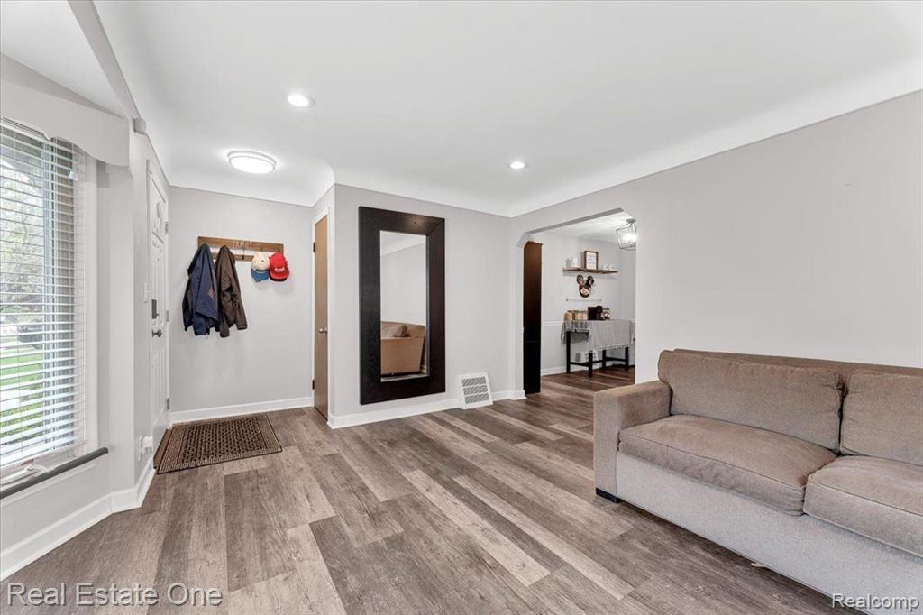 6350 KING Avenue, Allen Park, MI 48101 — Photo 4