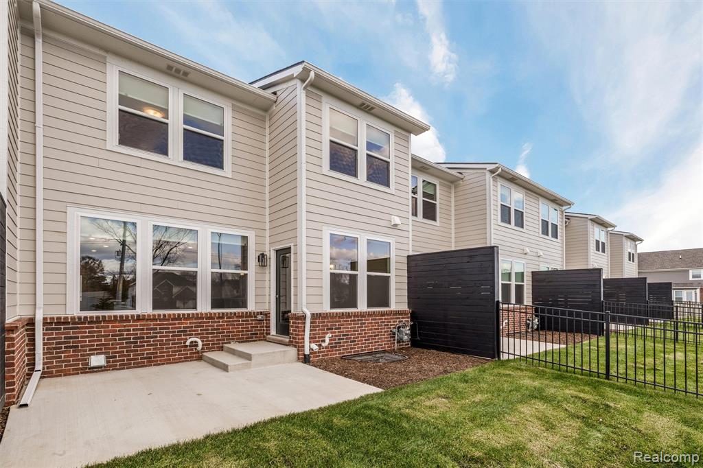 811 Balmoral Ln, Troy, MI 48085 — Photo 30