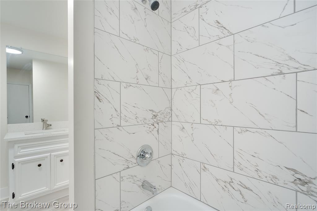 736 N Main Street, Almont, MI 48003 — Photo 38