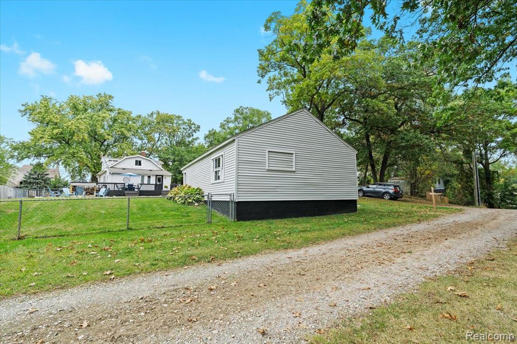 593 Heights Road, Lake Orion, MI 48362 — Photo 34