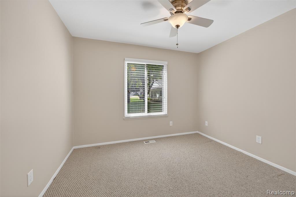 1484 Leisure Drive, Flint, MI 48507 — Photo 36