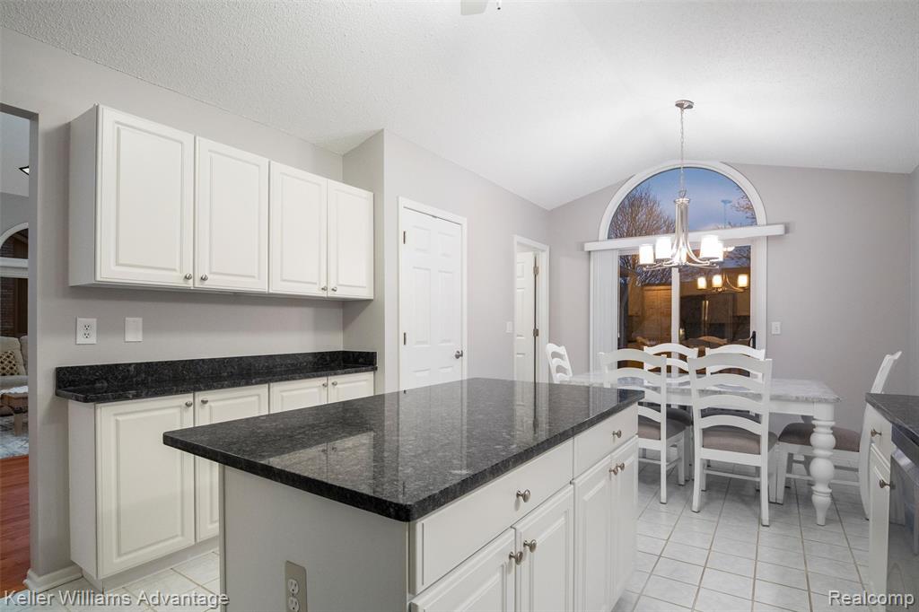 35173 Knollwood Lane, Farmington, MI 48335 — Photo 20