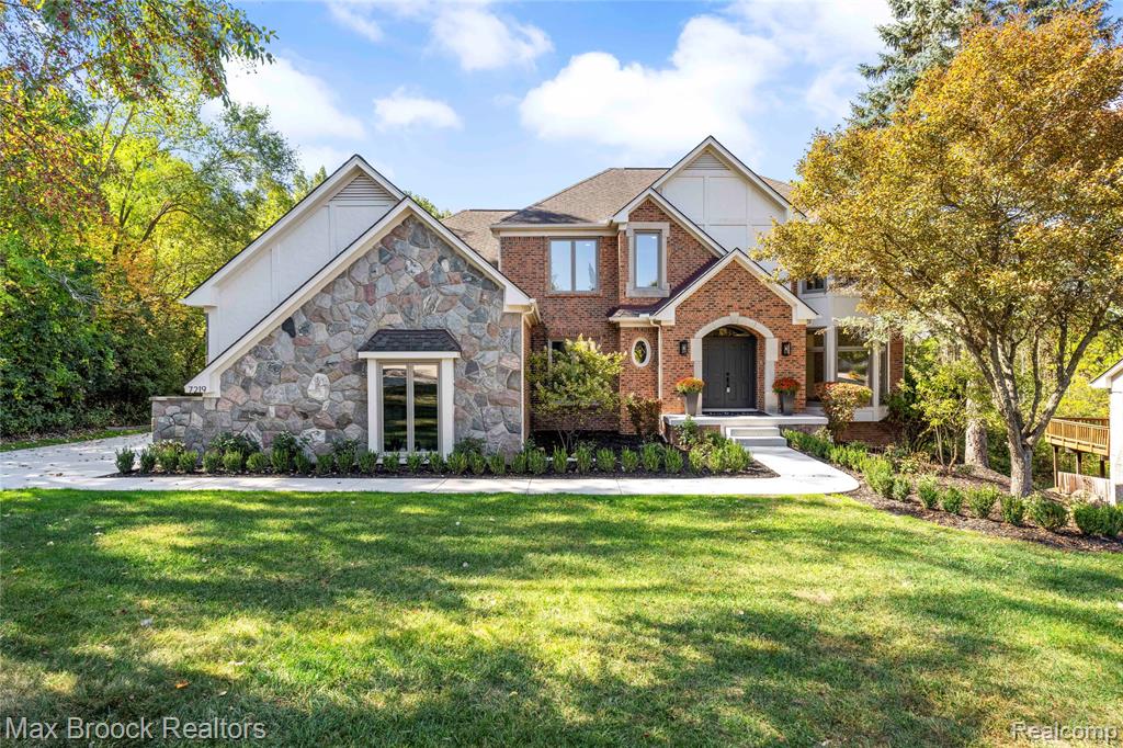 7219 Oakwood Drive, West Bloomfield, MI — Photo 2