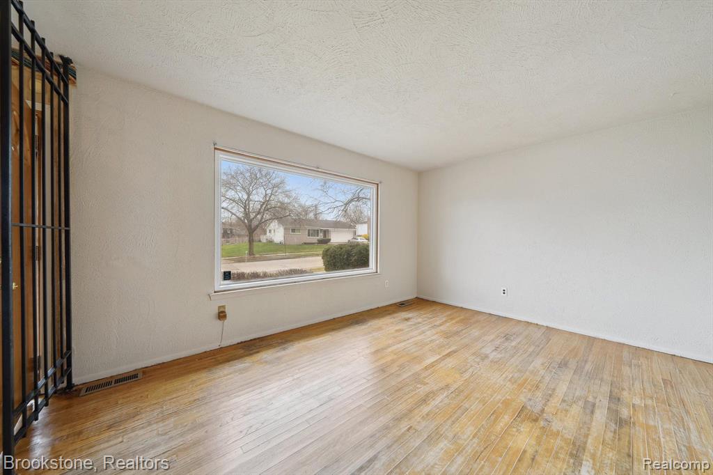 400 JOSLYN Avenue, Pontiac, MI 48342 — Photo 7