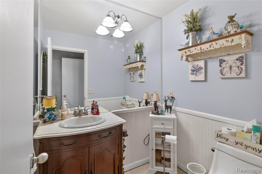 5148 Woodrun Court, West Bloomfield, MI 48323 — Photo 17