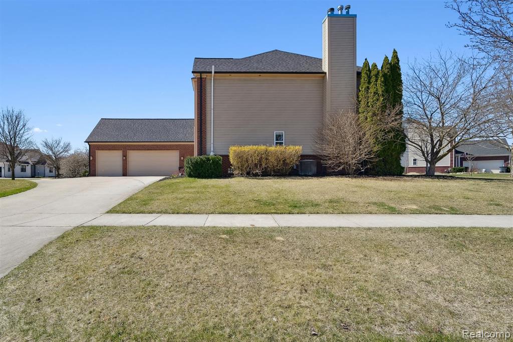 707 BAY POINTE Drive, Oxford, MI 48371 — Photo 43