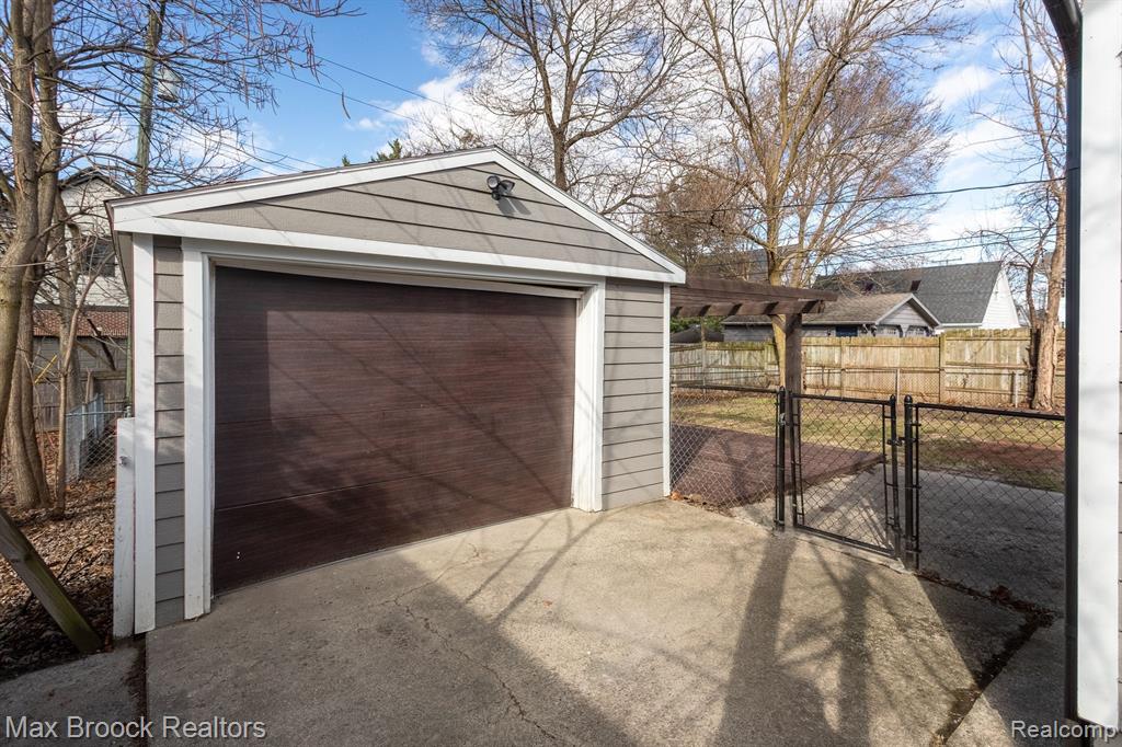 850 W LINCOLN Street, Birmingham, MI 48009 — Photo 30