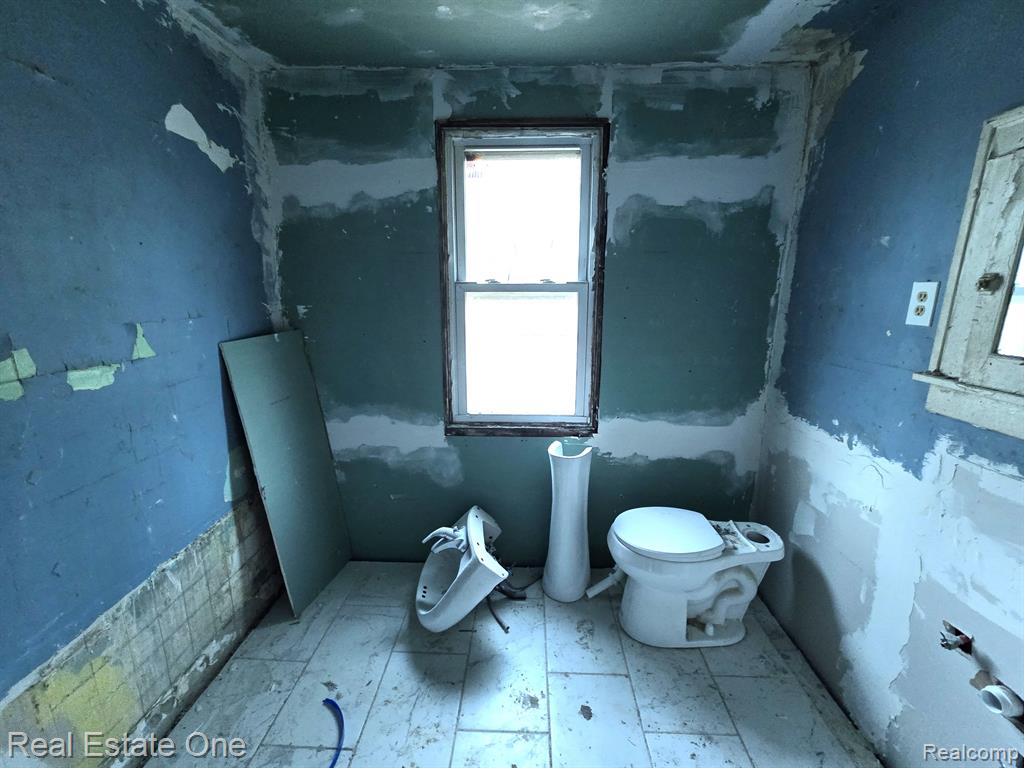 10259 W FORT Street, Detroit, MI 48209 — Photo 14
