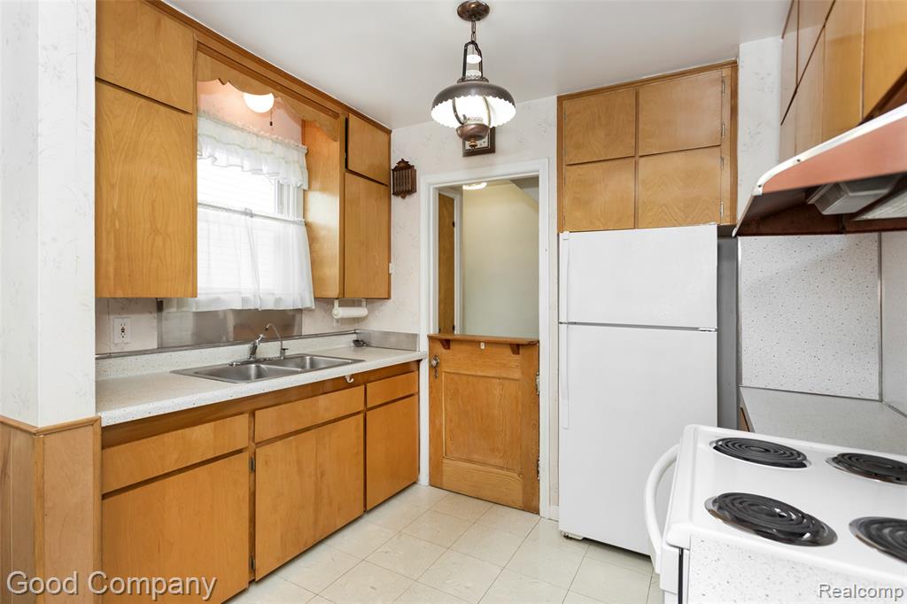 7616 Mayfair Street, Taylor, MI 48180 — Photo 3