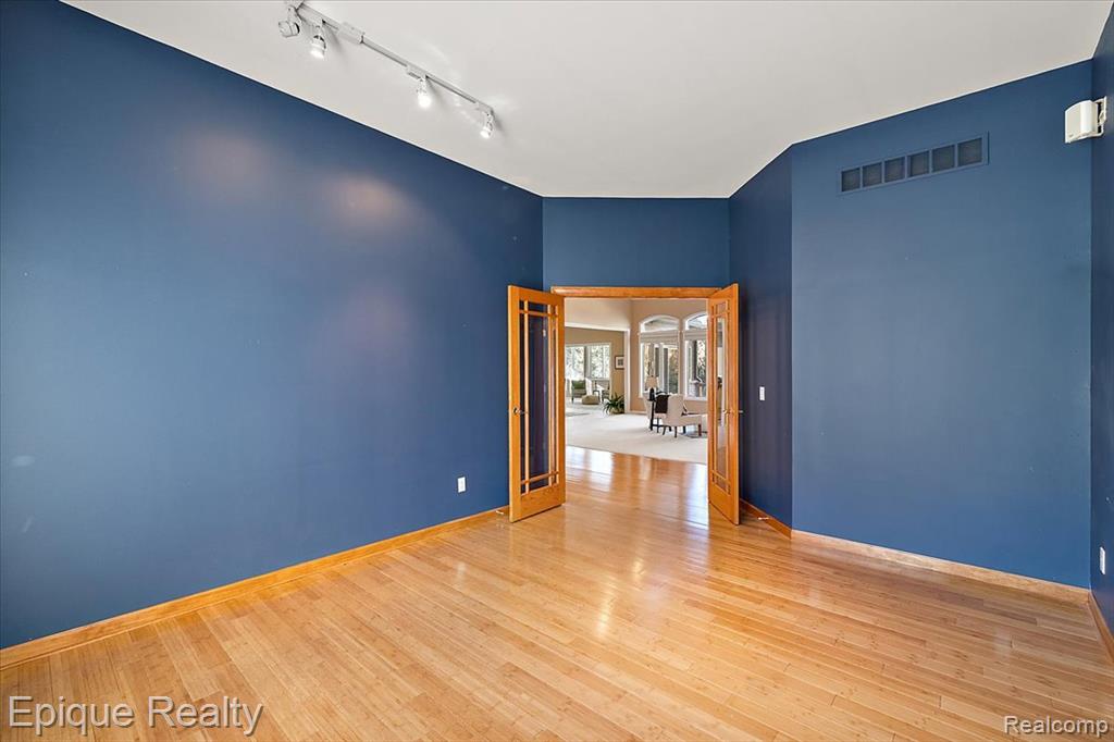 374 Oakbridge Drive, Oakland, MI 48306 — Photo 33