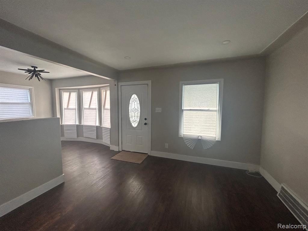 9584 AUBURN Street, Detroit, MI 48228 — Photo 6