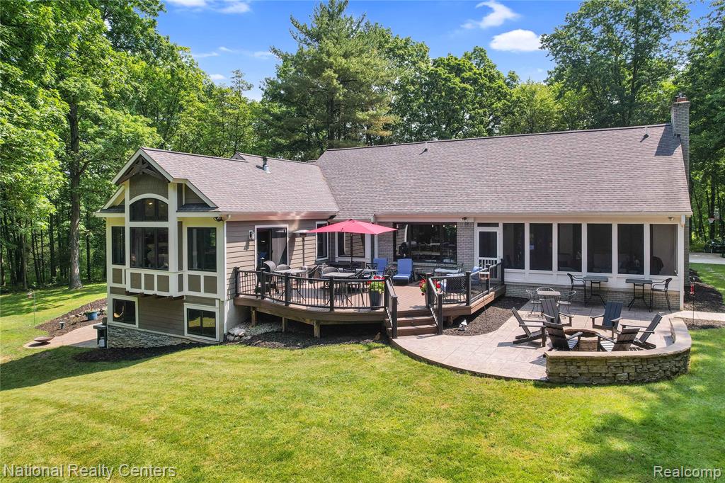 11500 Lisa Lori Lane, South Lyon, MI 48178 — Photo 9