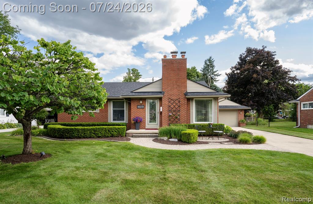 16231 Beechwood Avenue, Beverly Hills, MI 48025