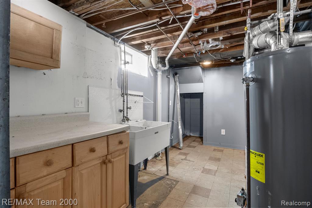 421 GARDENDALE Street, Ferndale, MI 48220 — Photo 32