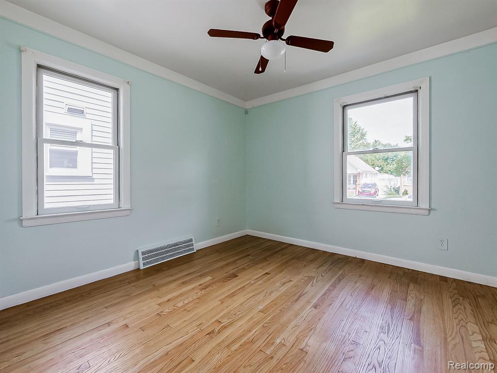 6701 HEYDEN Street, Dearborn Heights, MI 48127 — Photo 7