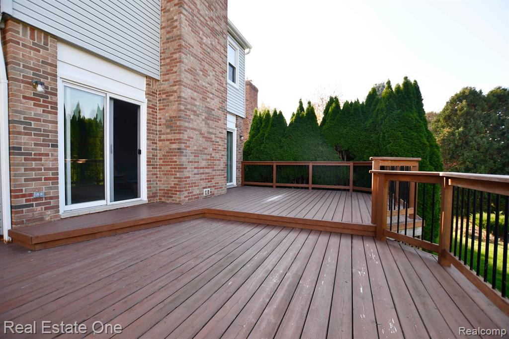 685 ESSEX Drive, Rochester Hills, MI 48307 — Photo 37