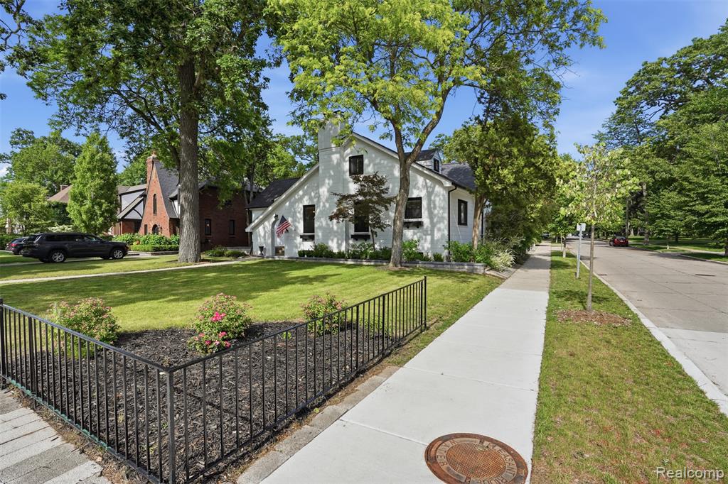 93 Oakdale Boulevard, Pleasant Ridge, MI — Photo 57