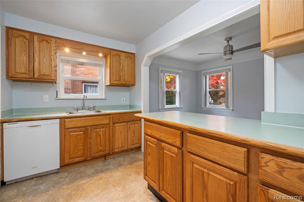 8928 Becker Avenue, Allen Park, MI 48101 — Photo 15