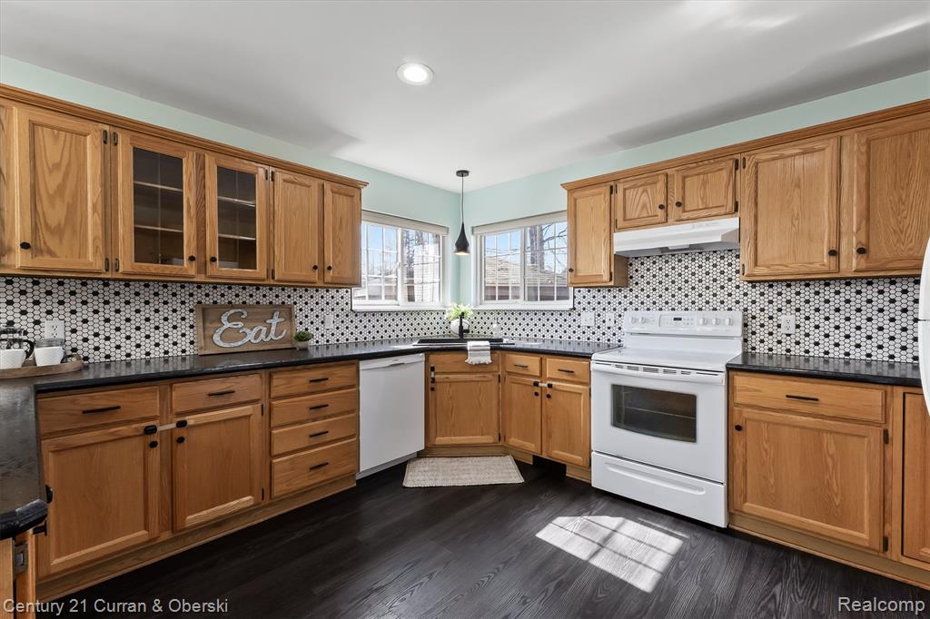 43552 Karli Lane, Canton, MI 48188 — Photo 17