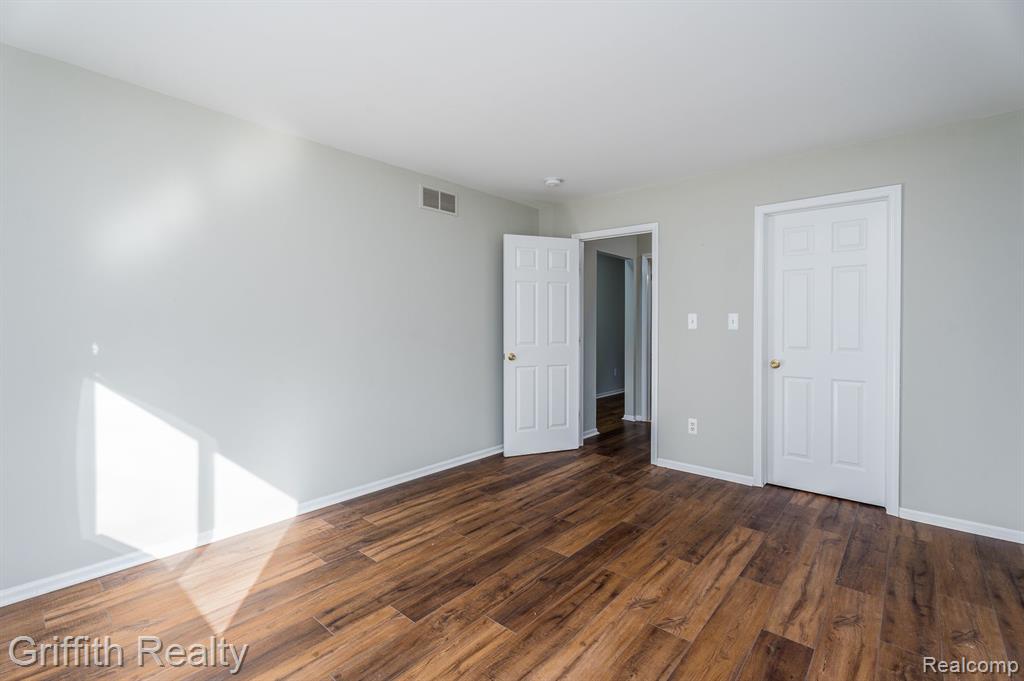 389 WOODFIELD SQUARE Lane, Brighton, MI 48116 — Photo 16