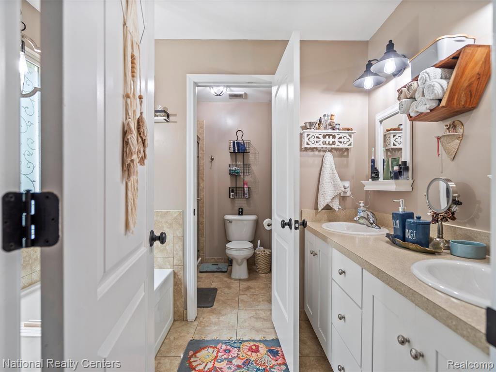 628 EVAN Court, Lake Orion, MI 48362 — Photo 25