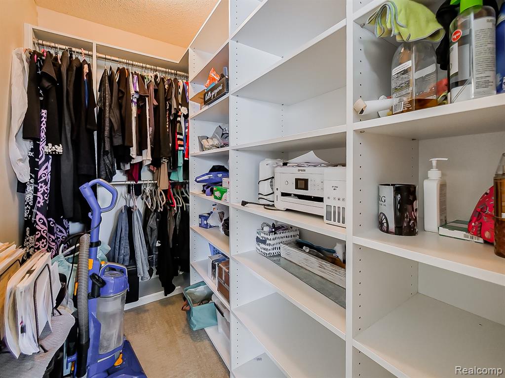 41399 Belden Circle, Novi, MI 48377 — Photo 18