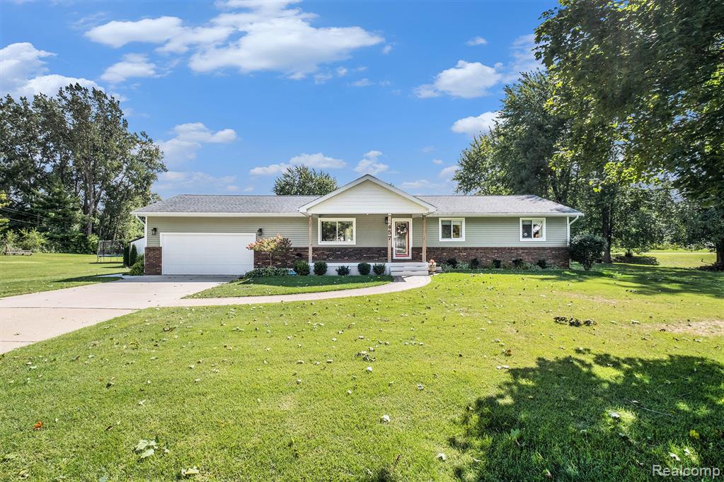 457 Inverness Street, Howell, MI 48843 — Photo 23