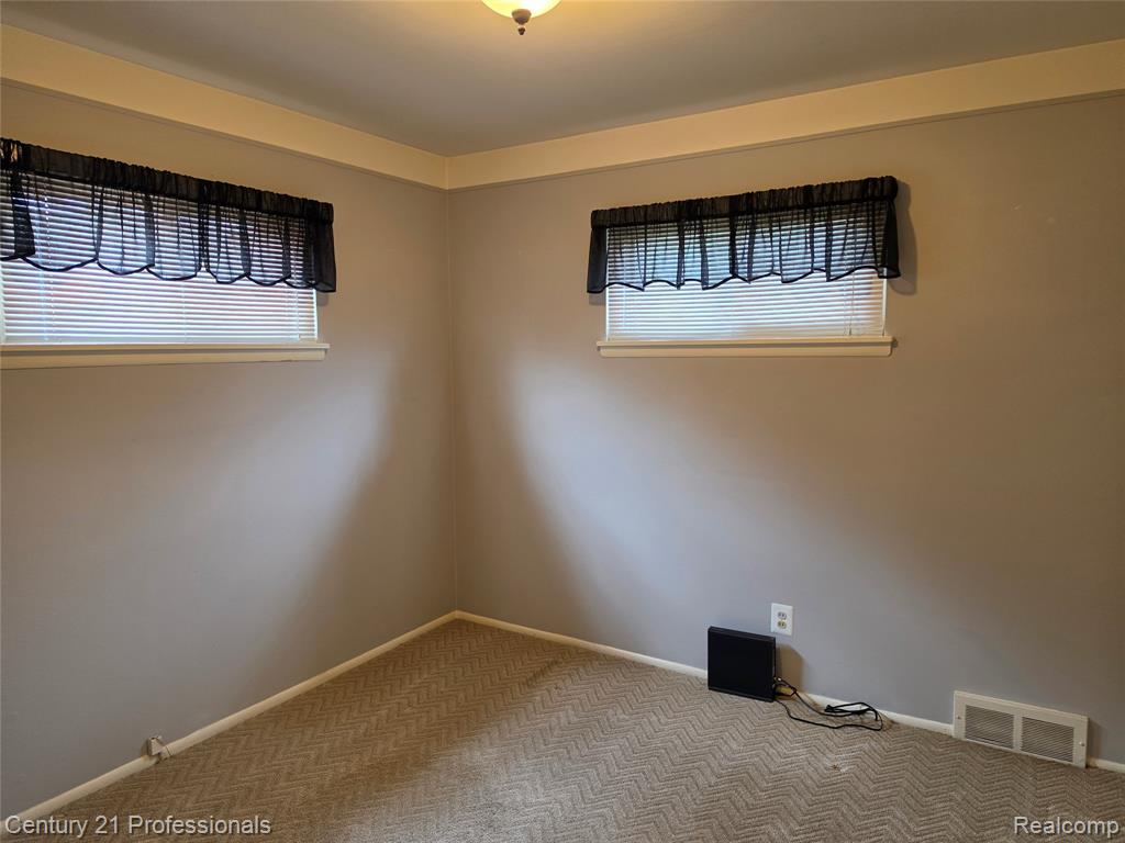 29421 Mark Avenue, Madison Heights, MI 48071 — Photo 30