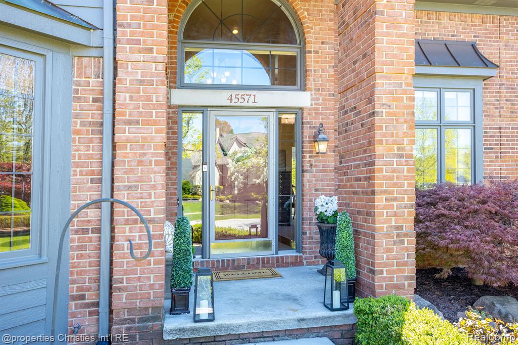 45571 IRVINE Drive, Novi, MI — Photo 3