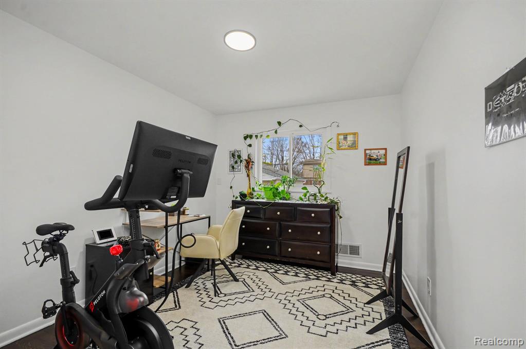 9871 Doris Street, Livonia, MI 48150 — Photo 13
