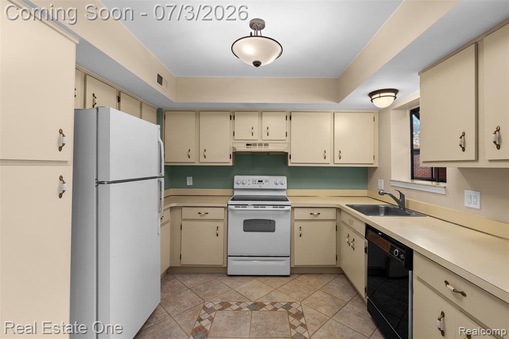 42185 Lochmoor Street, Clinton Twp, MI 48038 — Photo 17