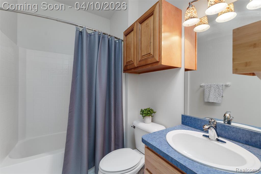 203 Jotham Avenue, Auburn Hills, MI 48326 — Photo 23