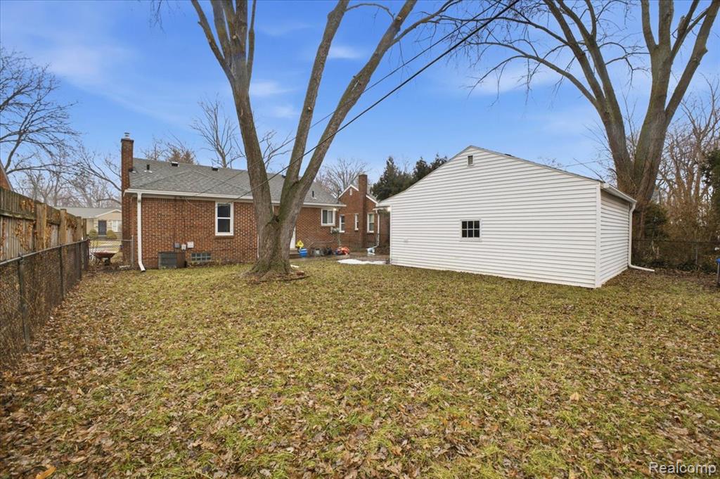21440 Prestwick Avenue, Harper Woods, MI 48225 — Photo 40