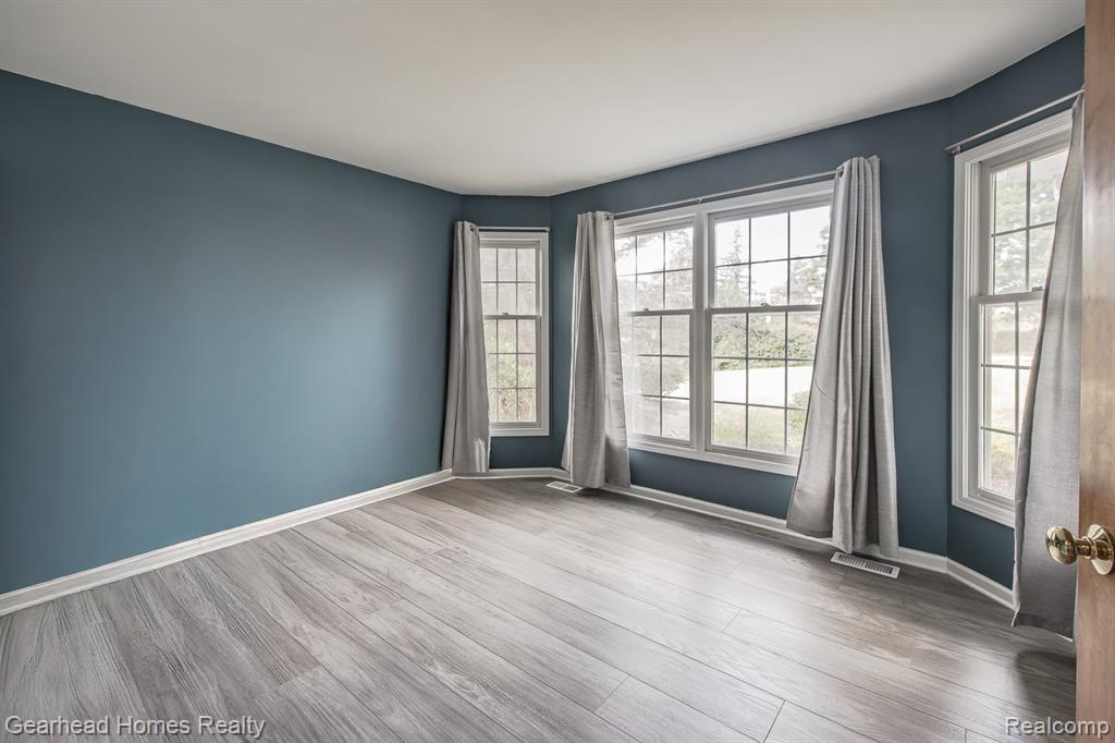 8088 Denton Hill Road, Fenton, MI 48430 — Photo 17