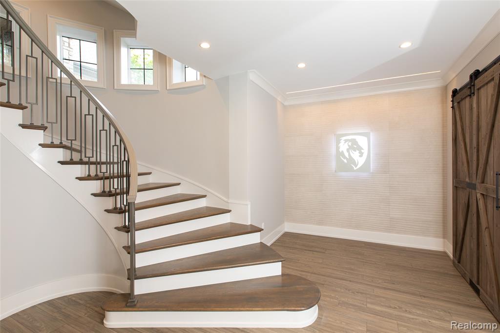 556 Barrington Court, Bloomfield Hills, MI 48304 — Photo 19