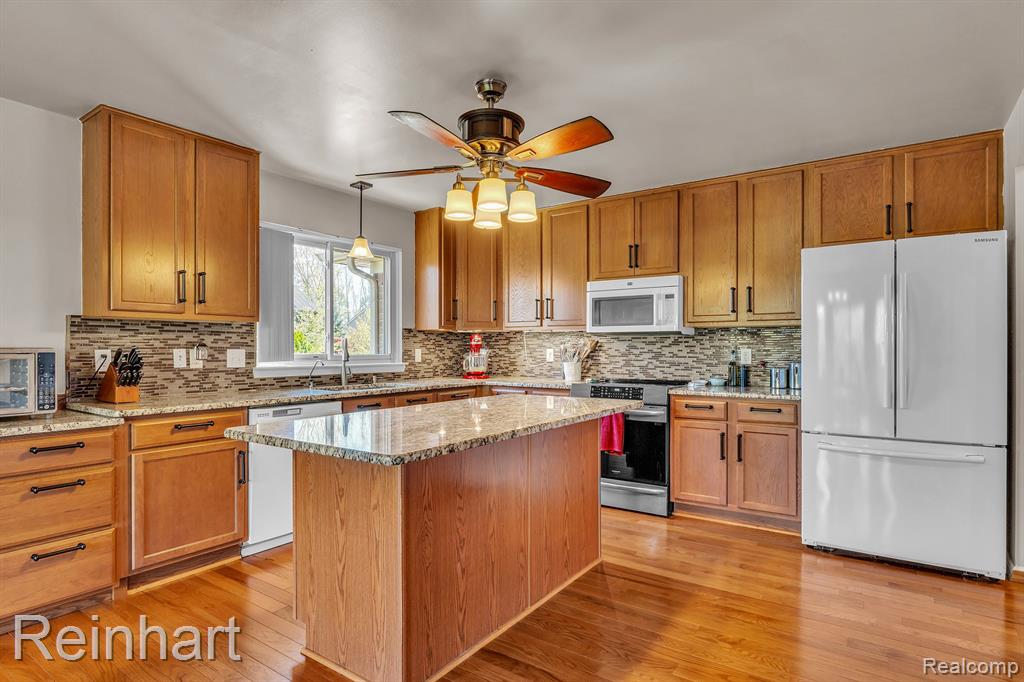25340 VILLAGEWOOD, South Lyon, MI 48178 — Photo 10