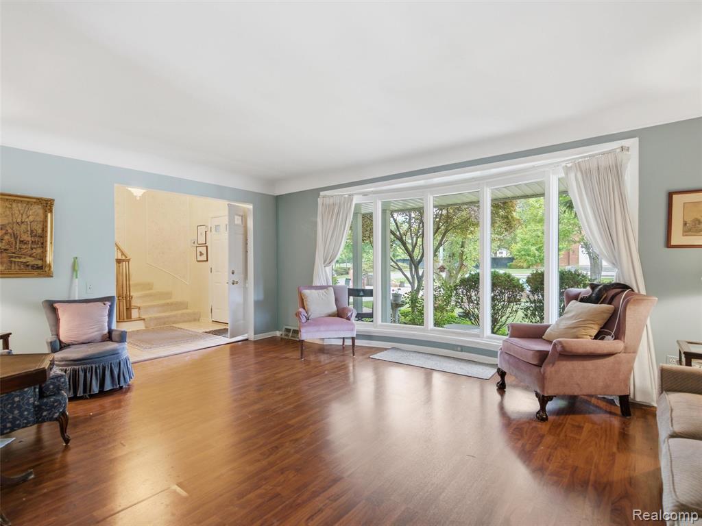 883 Briarcliff Drive, Grosse Pointe, MI 48236 — Photo 8