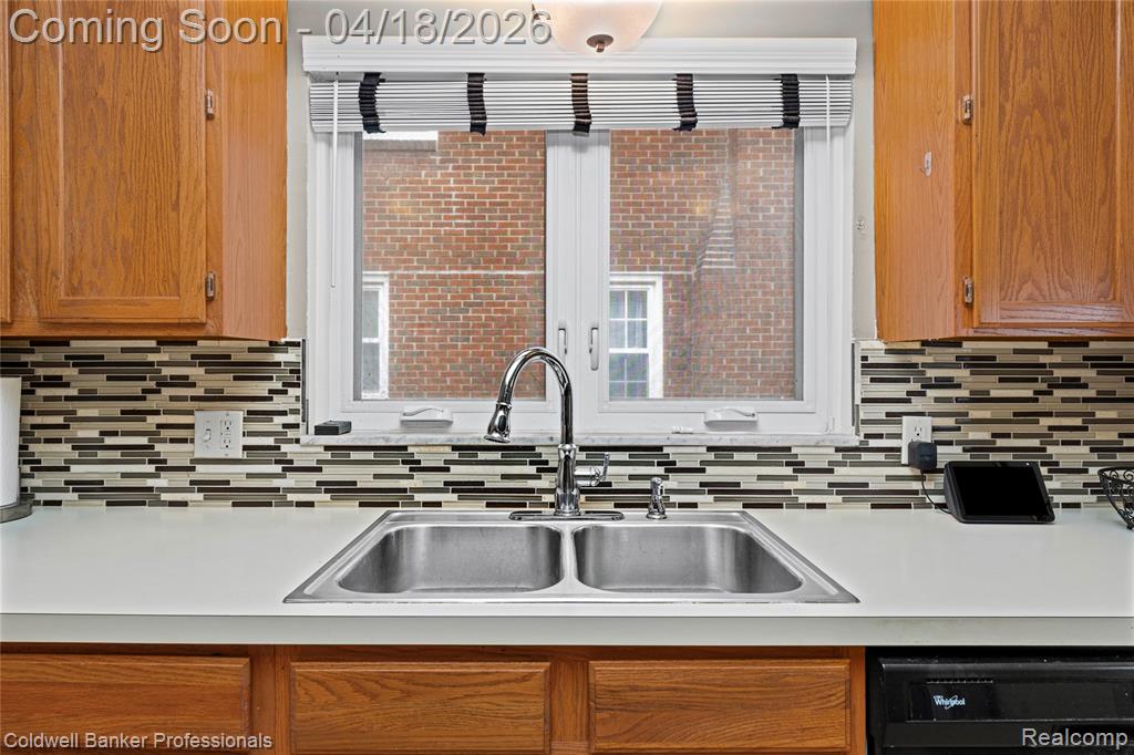 1544 Dorthen Avenue, Grosse Pointe Woods, MI 48236 — Photo 17