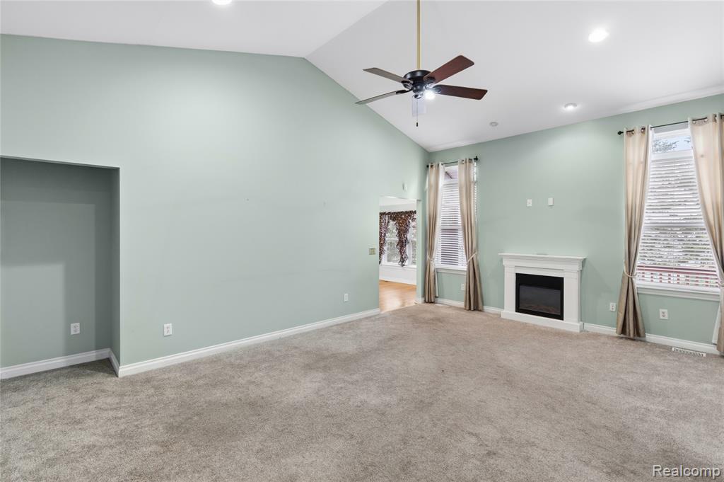 1130 Creekside Court, Burton, MI 48509 — Photo 4