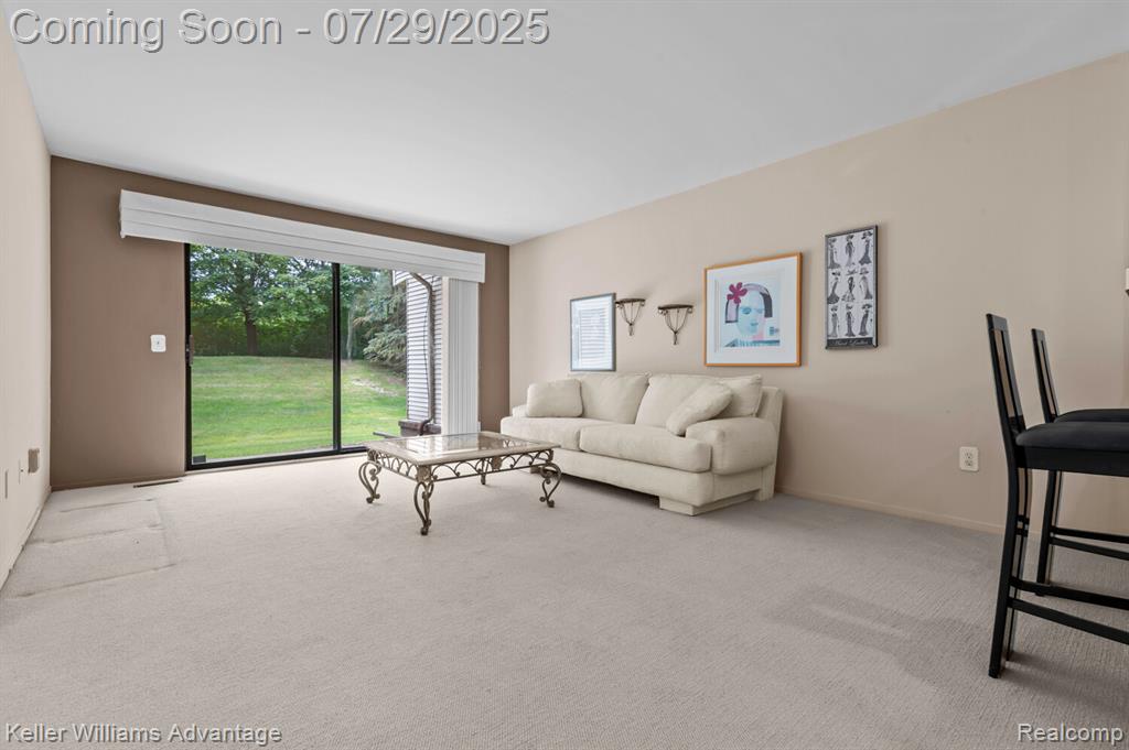 6660 Ridgefield Circle, 104, West Bloomfield, MI — Photo 9