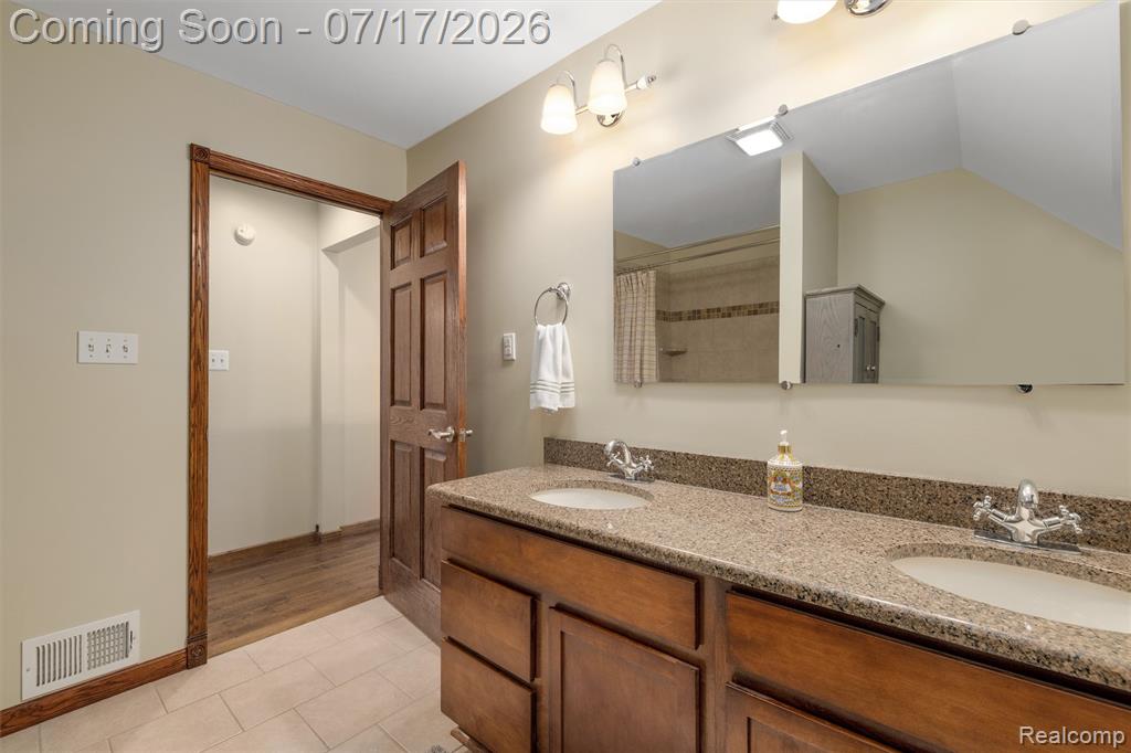 8250 Rattalee Lake Road, Clarkston, MI 48348 — Photo 44